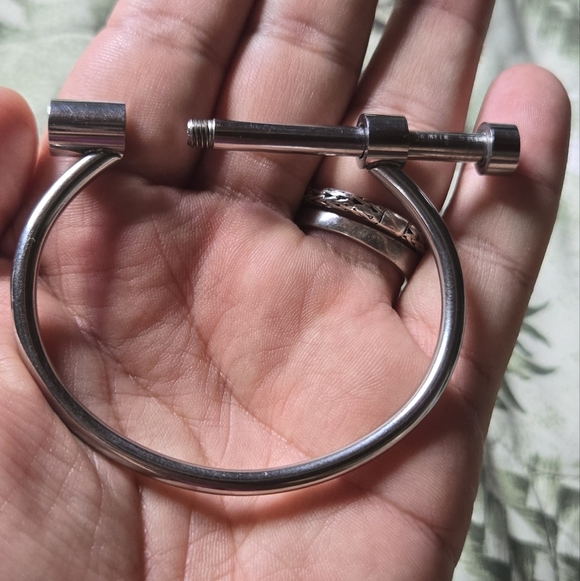 Shackle Stainless Steel Bracelet - Picture 4 of 5